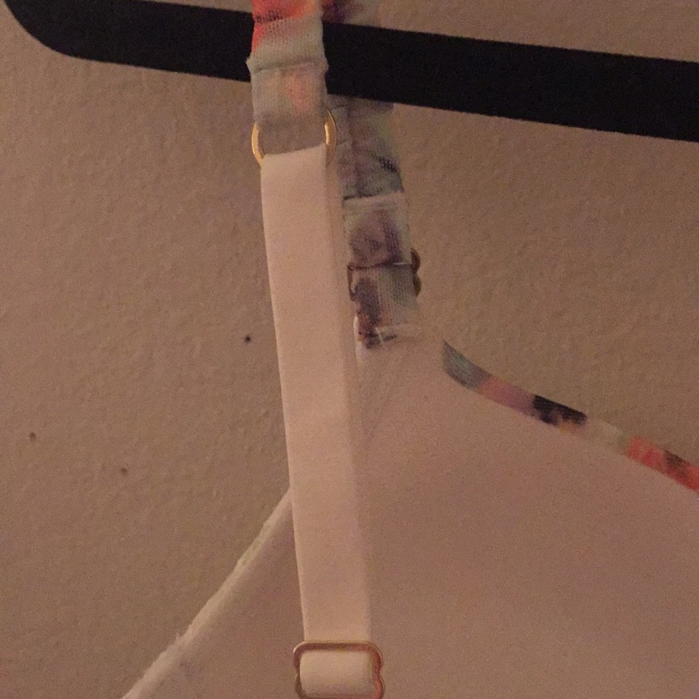 Intimate - Picture 4 of 6